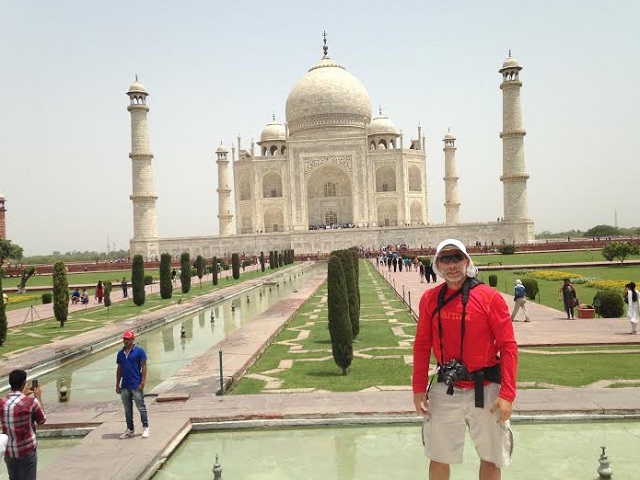 Al fondo el impresionante Taj Mahal