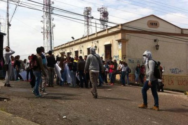 Saqueadas oficinas del Instituto Santiago Mariño. (Foto/Jorge Castellanos)