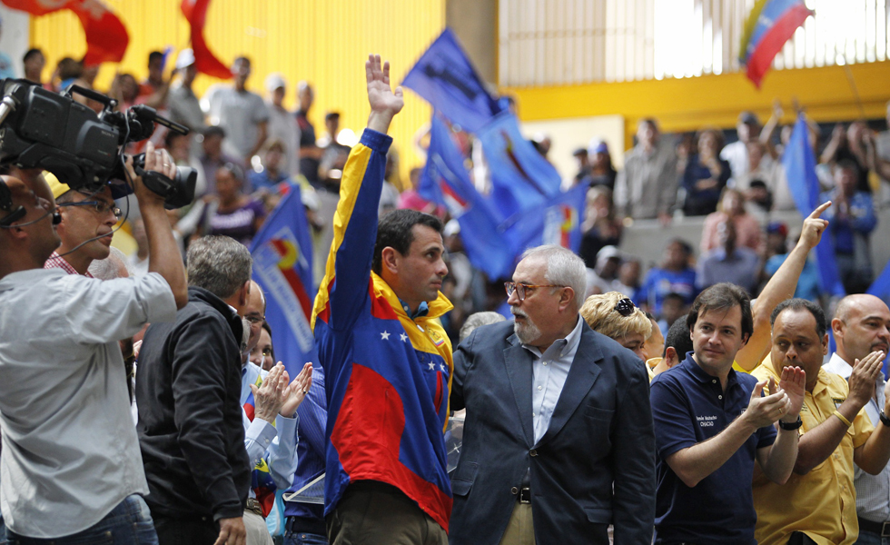 Oposición piensa en candidato de consenso y Capriles mantiene el compromiso