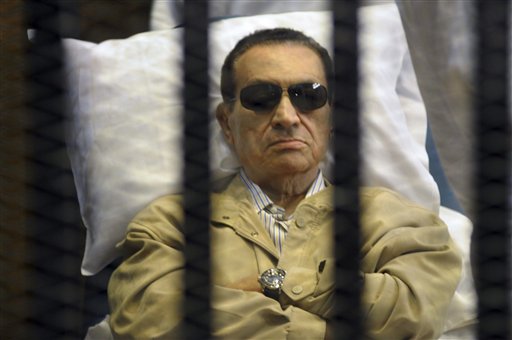 Expresidente Mubarak en libertad condicional, pero espera juicio por caso de corrupción