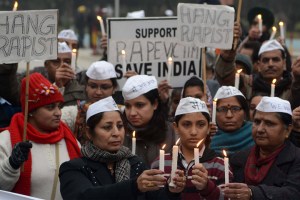 Presuntos violadores de Nueva Delhi comparecen el lunes ante la justicia