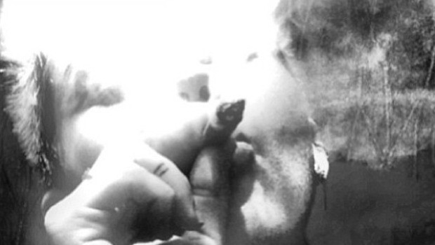 ¿Miley Cyrus fumando marihuana? (Foto)