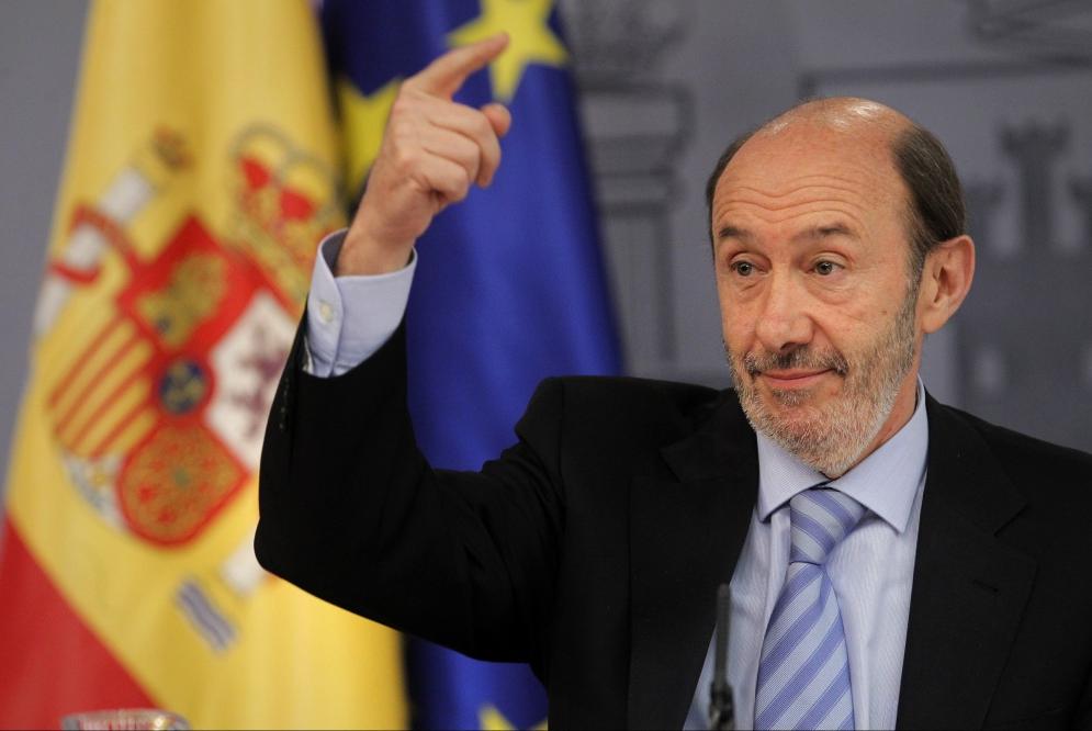 Jefe de la oposición socialista española pide la dimisión de Rajoy