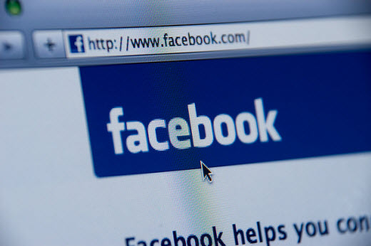Juez prohibe a adolescente usar Facebook por un año