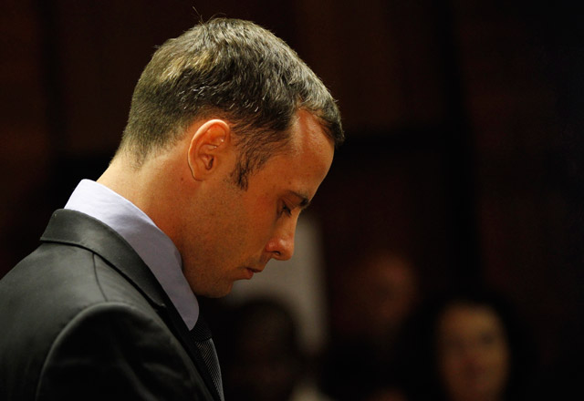 Pistorius navegó en internet la noche que mató a su novia