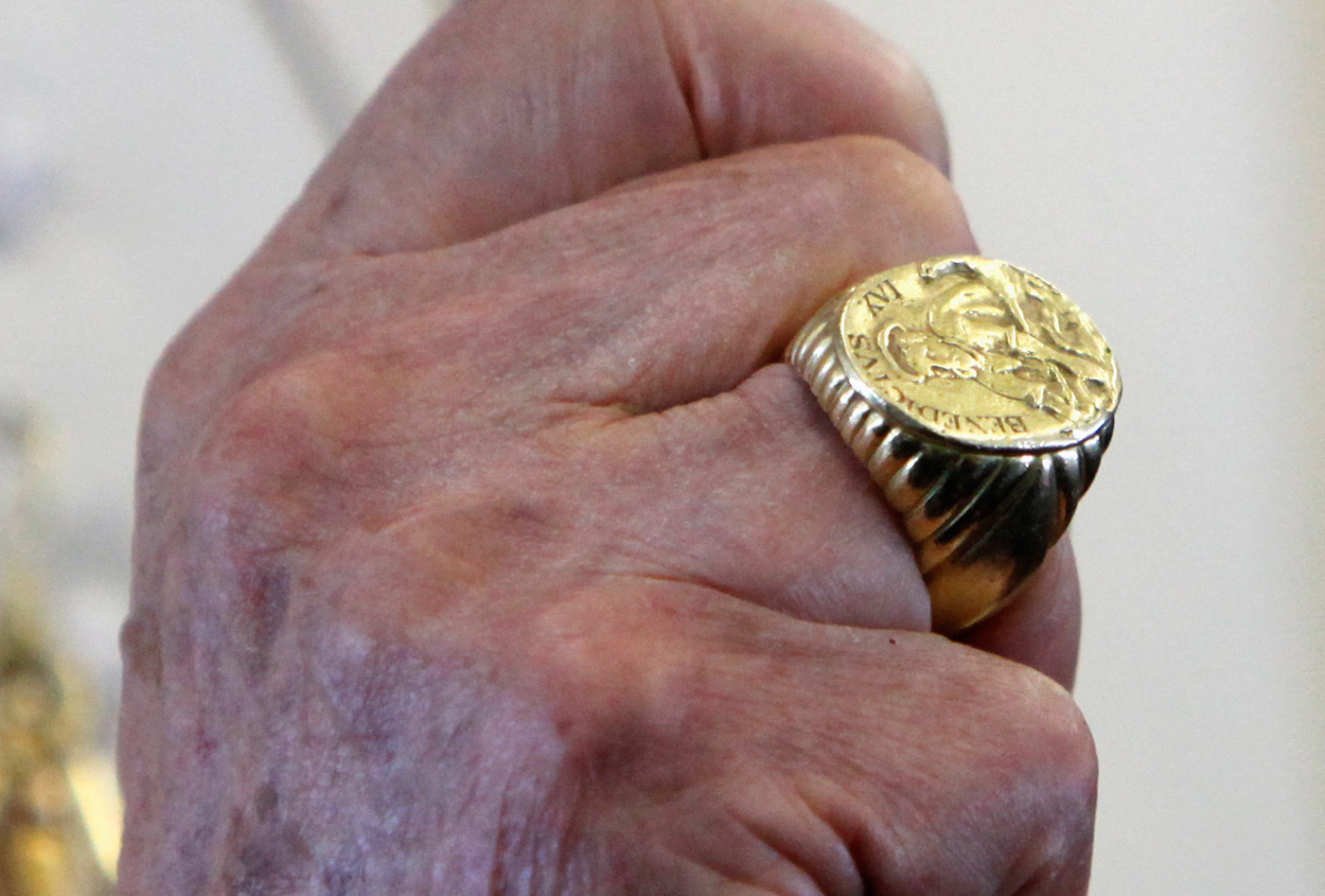 El anillo del Pescador de Benedicto XVI será machacado tras dejar de ser papa