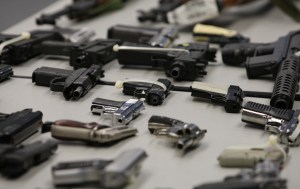 Disminuye venta de armas por primera vez en 20 años