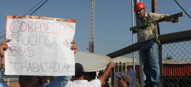 Crucifixión en Corpoelec (Foto)