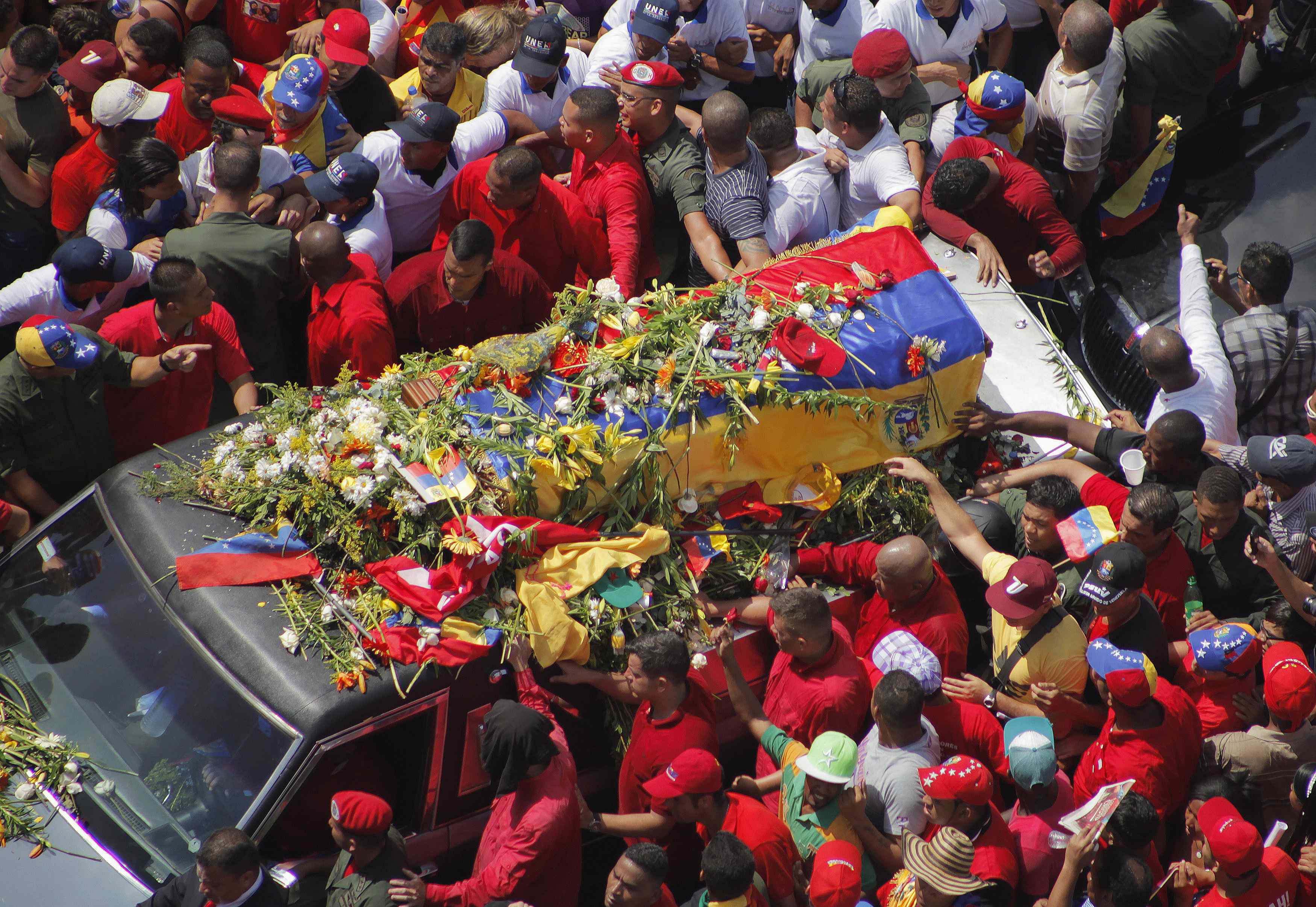 Chávez perdió la batalla contra un cáncer que sigue siendo una incógnita