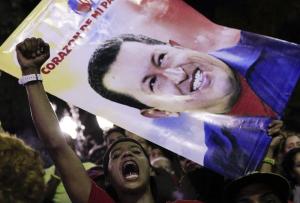 Seguidores de Hugo Chávez le rinden tributo en una plaza de Sídney