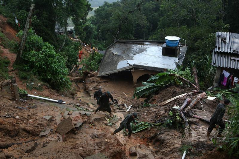 Torrenciales lluvias en Brasil siguen aumentando número de fallecidos