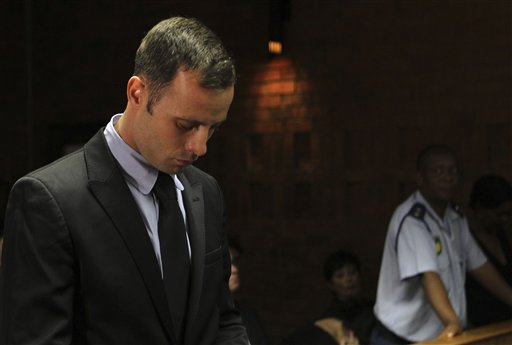 Pistorius, acusado de matar a su novia, fue visto en fiesta