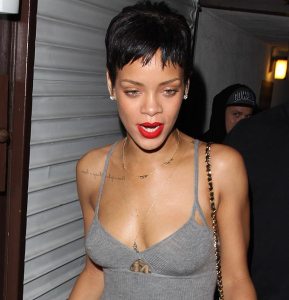 Rihanna presenta en Londres su nueva colección de ropa