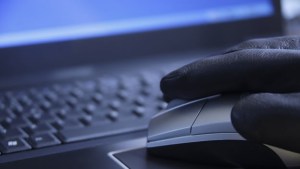 Piratas informáticos roban información a altos ejecutivos en hoteles