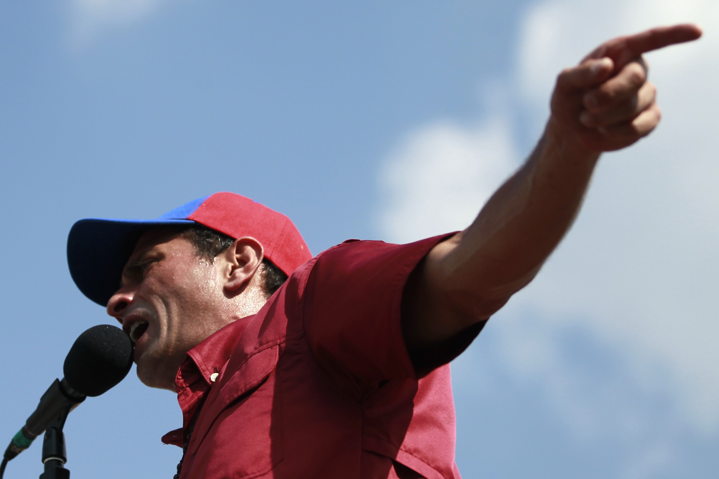 La candidatura oficialista “se desplomó” y “va en caída”, afirmó @hcapriles