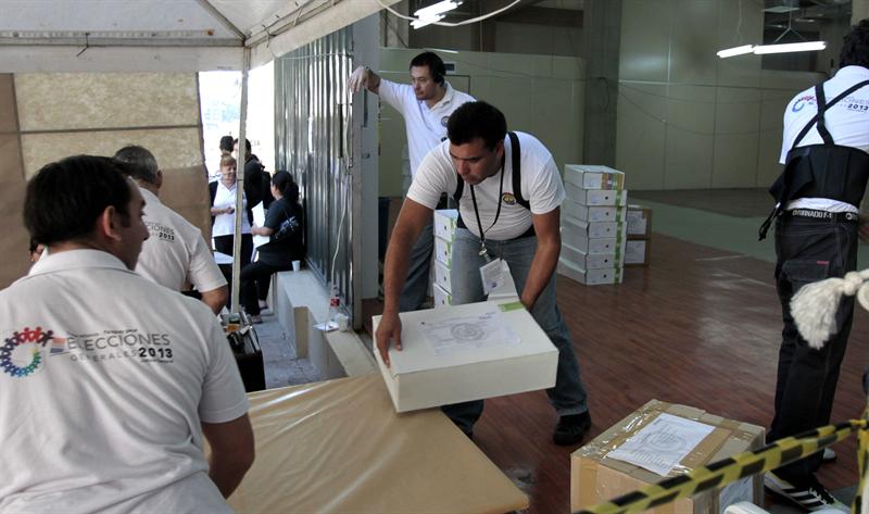 Abren mesas de votación para las elecciones presidenciales en Paraguay