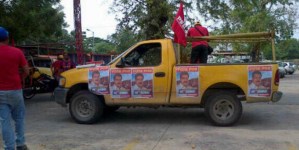 Camionetas de Corpoelec son utilizadas para la campaña electoral de Maduro (Fotos)