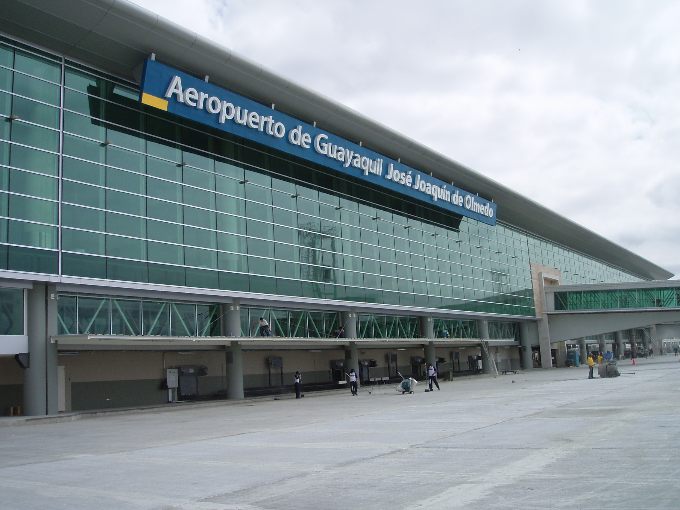 Esta mujer dio a luz a unas gemelas en el baño de un aeropuerto