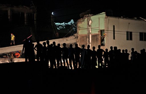Arrestan a los dueños de la fábrica de ropa en Bangladesh