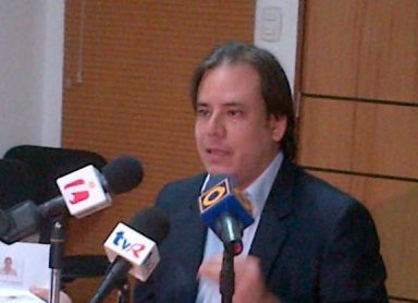 Diputado Ruiz: Amenazando con cárcel al líder de la mitad del país no habrá diálogo posible