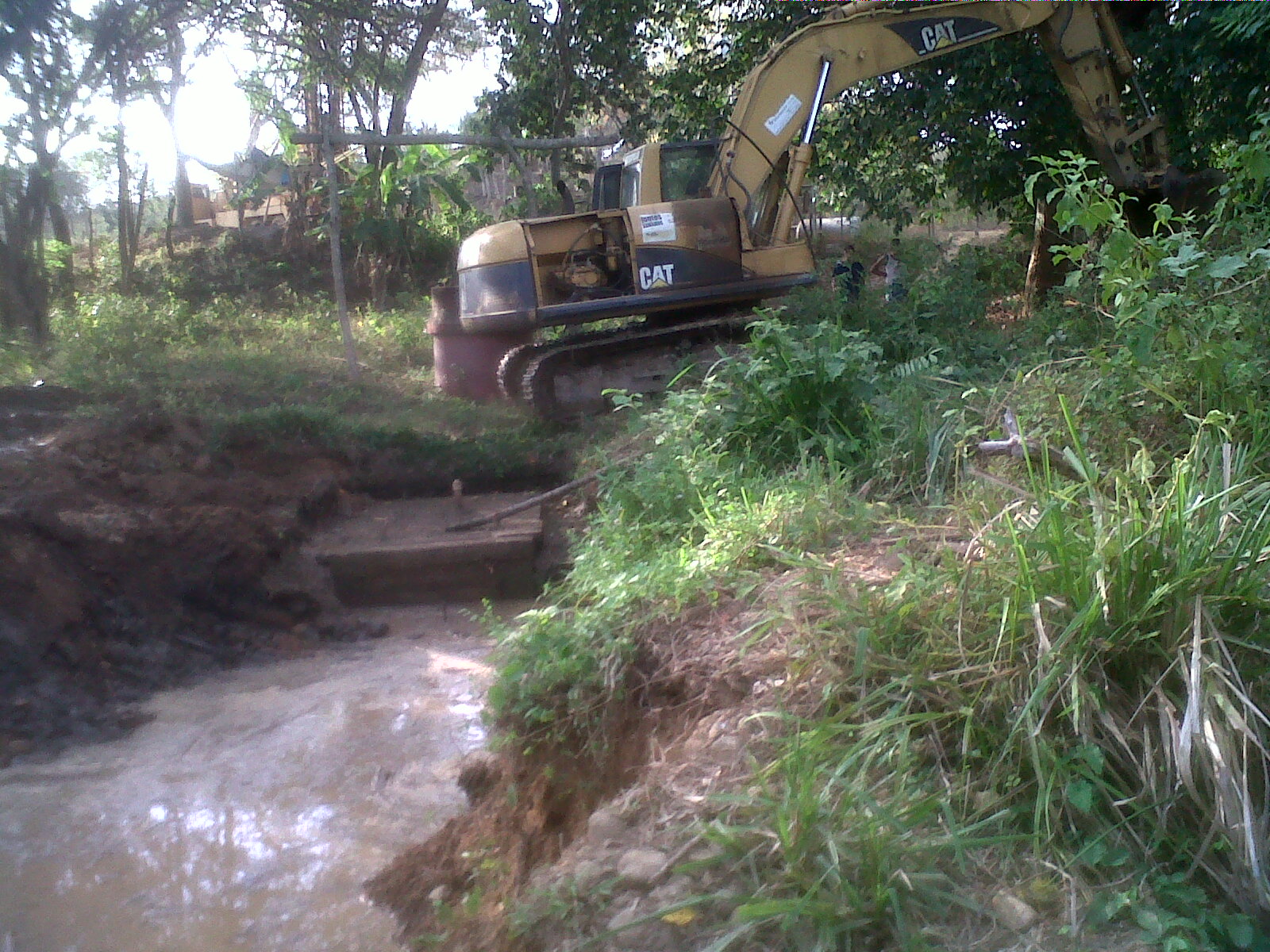 Mantenimiento Miranda realizó limpieza en el Río Cúpira en Machurucuto