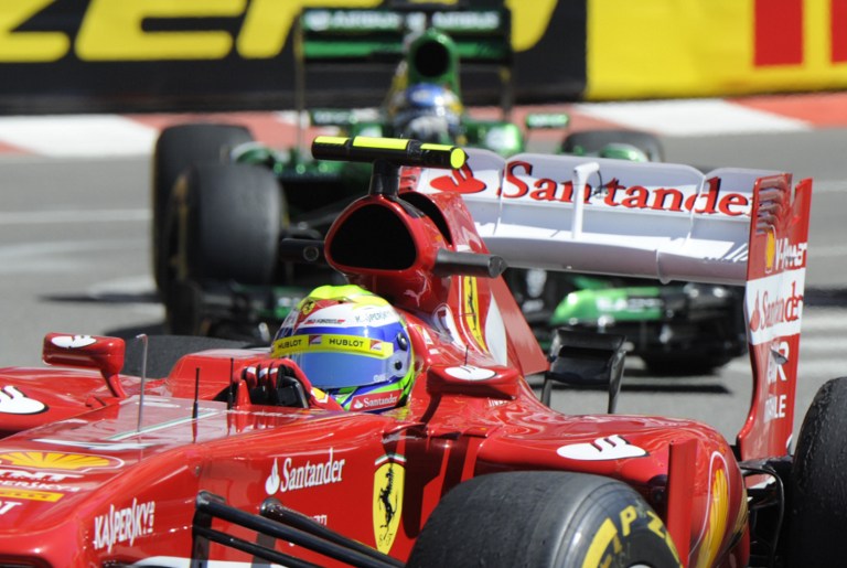Massa se estrelló contra las barreras de seguridad en Mónaco (Fotos y Video)