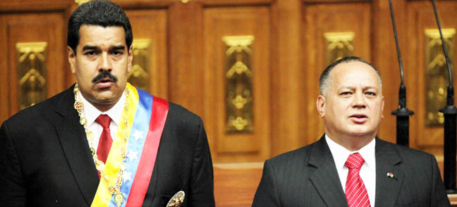 Maduro le entregó el Plan de la Patria a Cabello