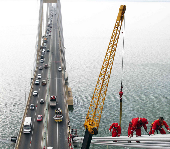 La grúa no alcanzó para sustituir las guayas en el Puente de Maracaibo