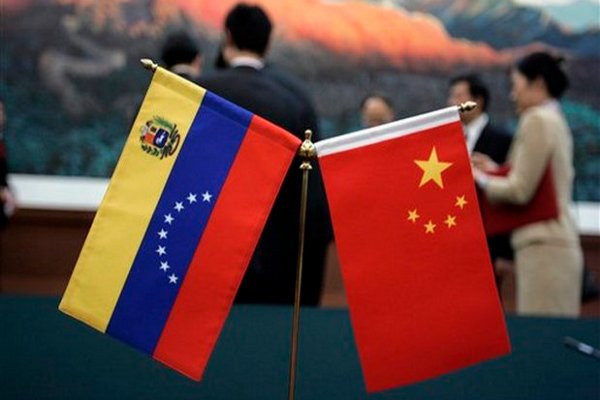 Venezuela negocia con China posible intercambio de monedas por $3 mil millones