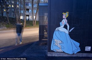 ¿Qué diría el hada madrina? Artistas callejeros dibujan a las princesas de Disney como ladronas
