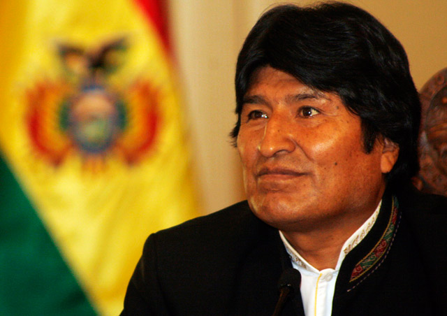 Evo Morales sorprendido por las bendiciones que le envió el Papa