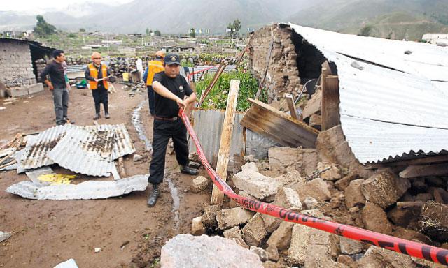 Siete distritos del sur de Perú en estado emergencia por actividad de volcán