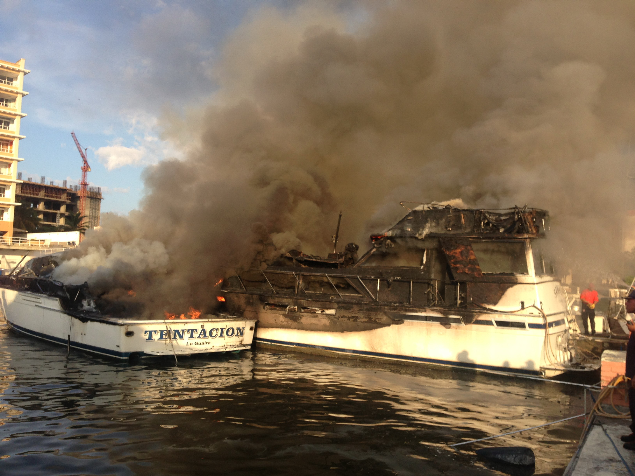 Se queman dos yates en la Marina Club de Caraballeda (Foto)