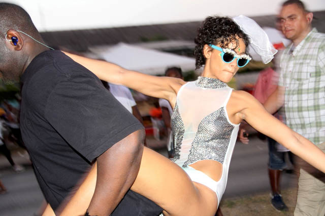 Rihanna se desató en Barbados (normal)