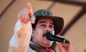Maduro reta a la oposición a un debate público