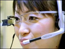 Nuevos lentes traductores para leer japonés y obtener información de las personas