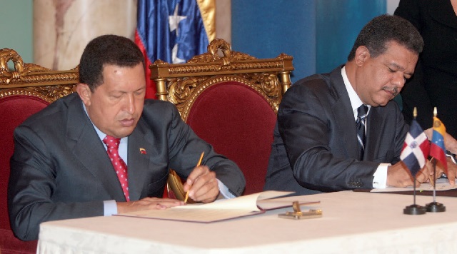 Como este “imparcial acompañante electoral” ninguno… los tuits de amor de Leonel Fernández para Hugo Chávez