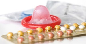 Saltar hacia atrás y estornudar en cuclillas: Los “locos” métodos anticonceptivos en la antigüedad