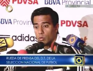 César Farías anuncia que 20 jugadores presentaron problemas estomacales