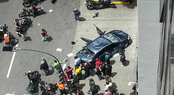 Motorizados agredieron vehículo en la Av. Libertador (Fotos)