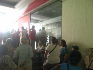 Sin luz el banco Bicentenario del centro de Caracas (Fotos)
