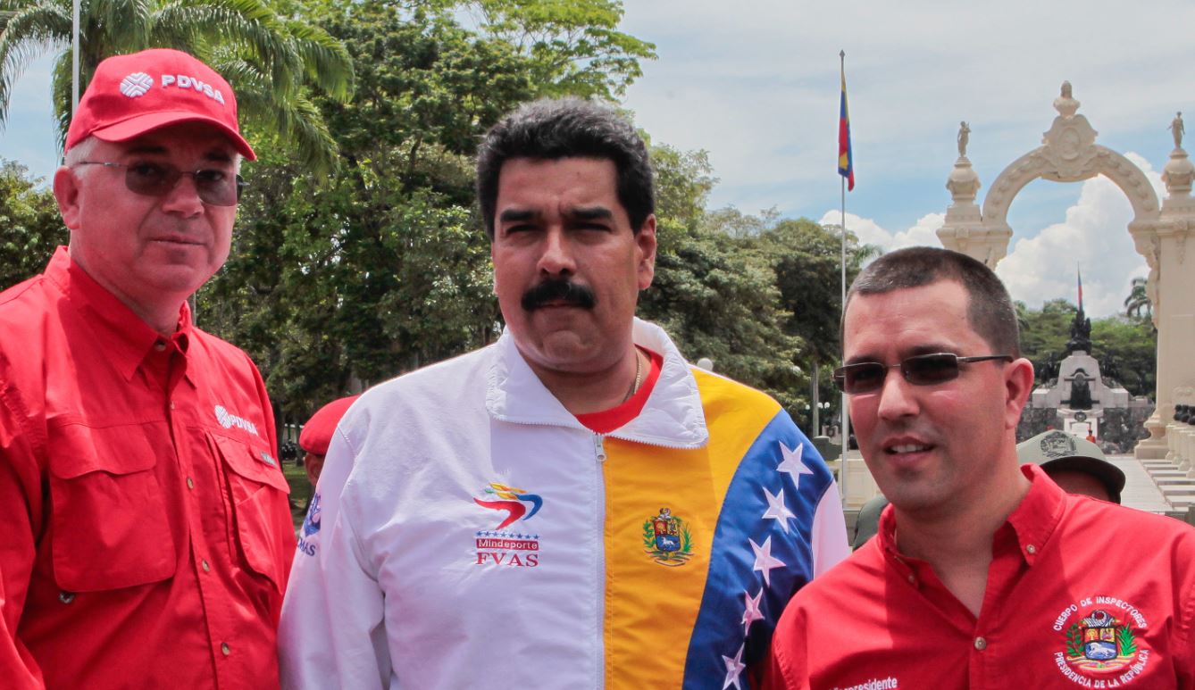 Maduro: Lo que esta haciendo el Bloque de Armas es un delito