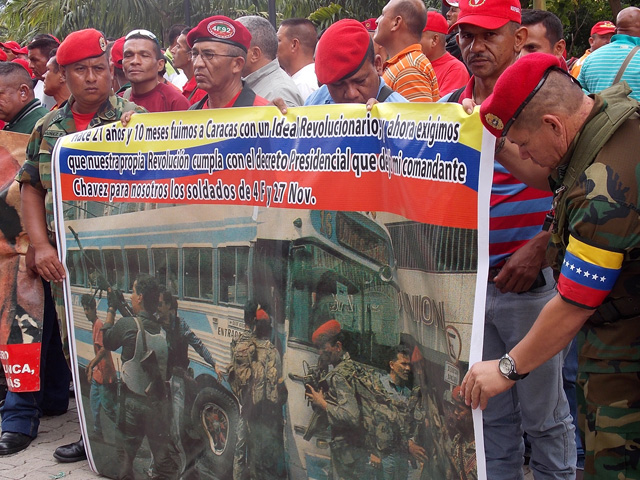 Militares del 4-F protestan frente al TSJ (Fotos)