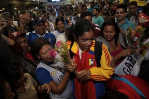 Campeonas suramericanas de fútbol fueron recibidas como heroínas en Venezuela (Fotos)