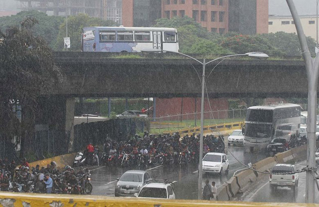 Comenzarán a funcionar refugios para motorizados en Caracas
