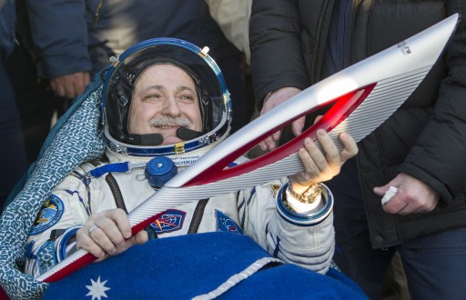 La nave tripulada Soyuz TMA-09M regresa a la Tierra con la antorcha olímpica