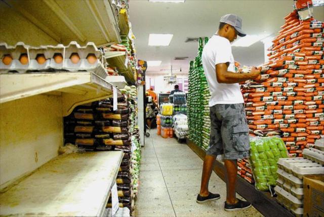 Valencianos no consiguen leche en polvo ni harina de trigo en mercados