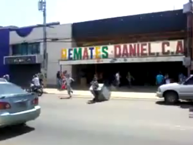 Arrasan comercio en Ciudad Ojeda (Video aficionado)