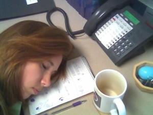 Tips para dejar de tomar café en la oficina cuando te estás cayendo del sueño