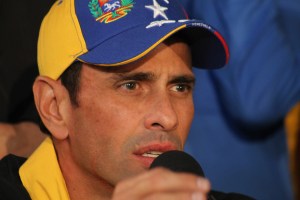 Capriles: Debe cesar la represión contra los estudiantes que están en su derecho